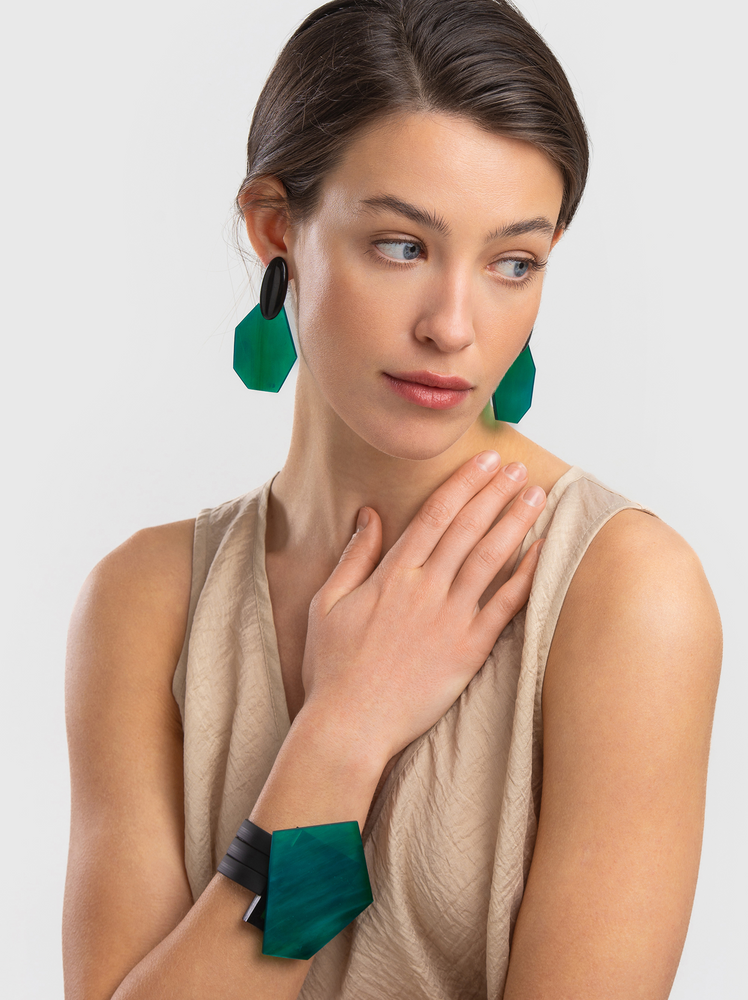 Colored Horn Earrings "Sea Facets"